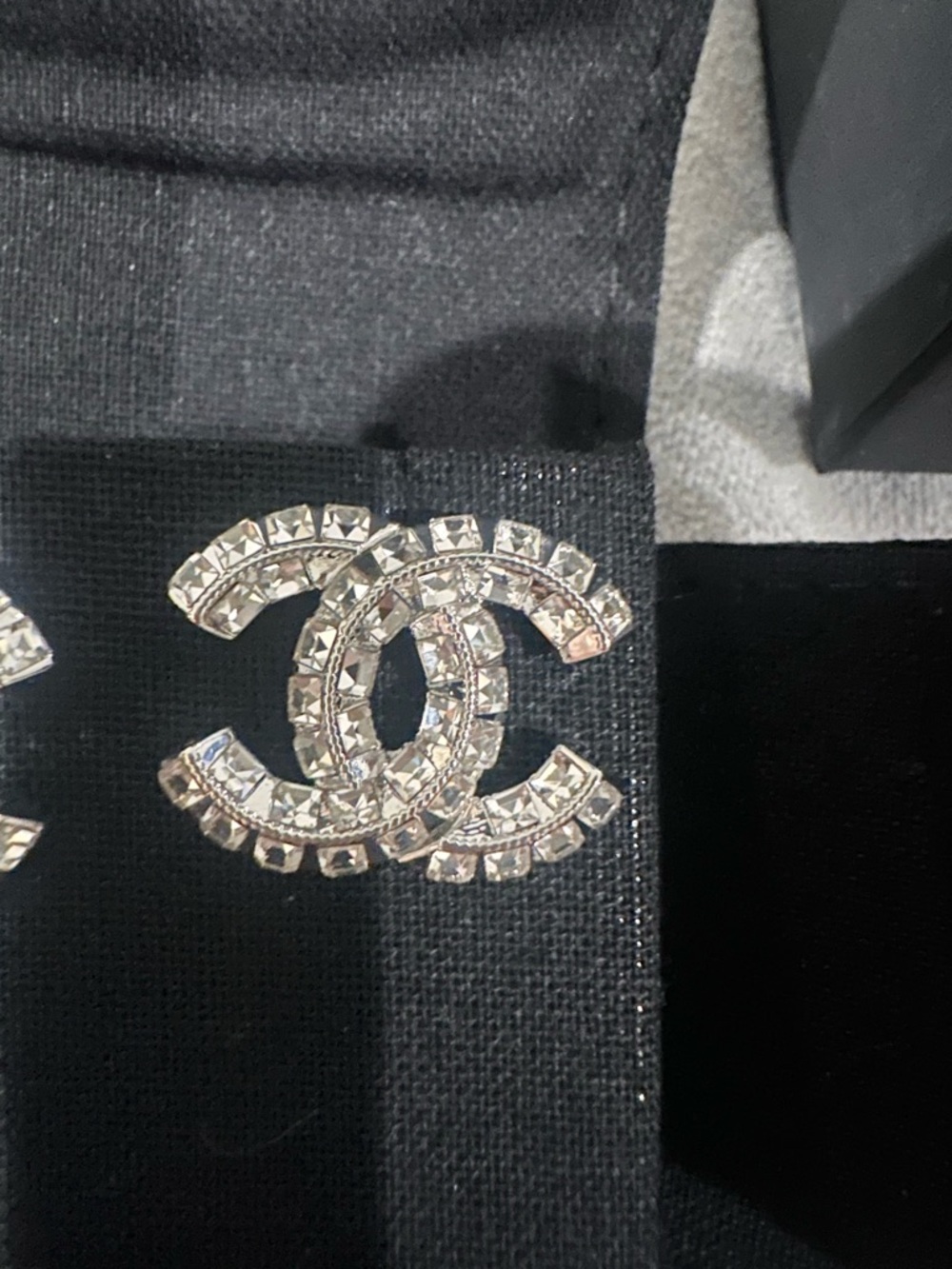 Chanel stud earrings - Picture 5 of 10